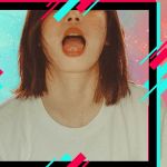 Fille bouche bée derriere écran avec logos TikTok