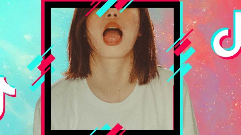 Fille bouche bée derriere écran avec logos TikTok