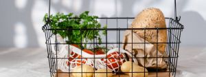 Un panier de produits frais