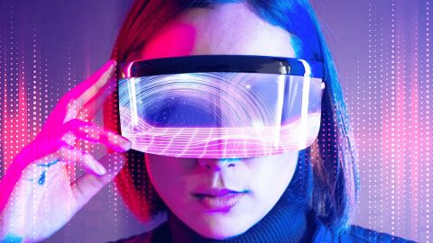 Du Web2 au Web3, bienvenue dans le métavers Femme asiatique avec casque VR
