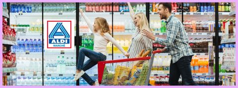 Une famille dans un rayon de supermarché