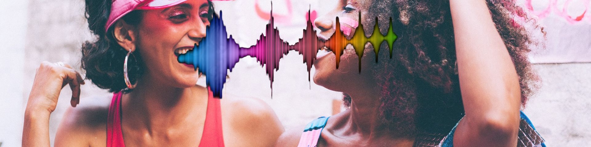 2 femmes face à face, avec des ondes audios passant de l'une à l'autre