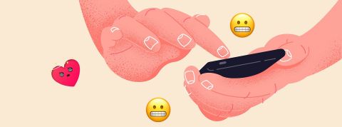 Tame, l'appli qui veut interdire le ghosting crée un malaise Des mains sur un smartphone avec un emoji coeur et un emoji grimaçant