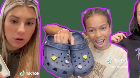 Deux jeunes filles qui montrent des chaussures