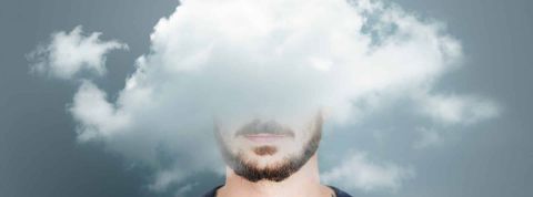 Comment expliquer le divorce entre les Francais et le travail ? Homme la tête dans un nugae