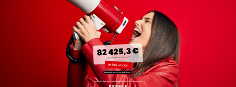 caisse de grève une femme hurle dans un haut parleur sur fond rouge avec un chiffre de cagnote par dessus