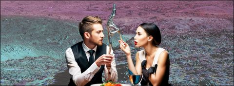 La foodtech perçoit la nourriture comme un problème à régler Un couple mange De la nourriture étrange