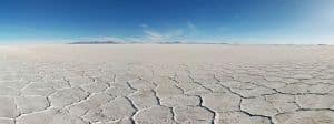 Le désert bolivien et sa terre craquelée