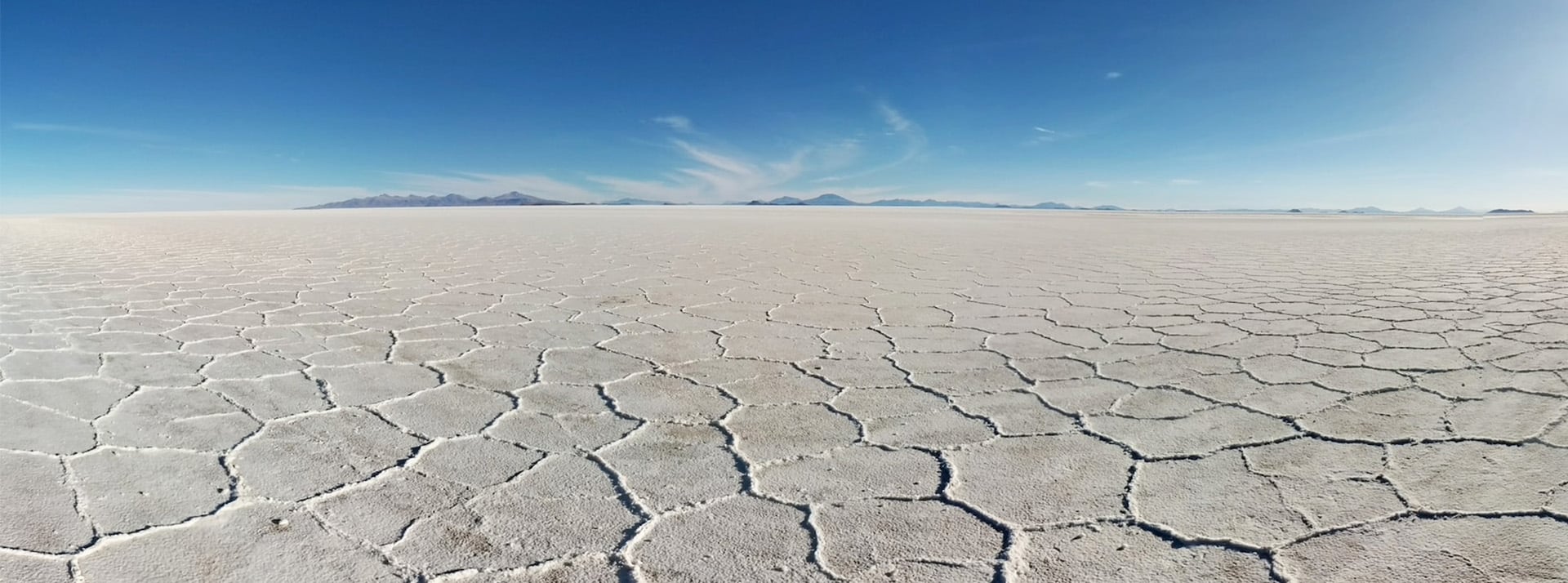 Le désert bolivien et sa terre craquelée