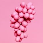 Raisin rose sur fond rose