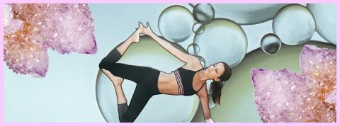 Yoga-bullshit Une femme en posture d eyoga sur fond de bulles huileuses et de cristaux rose et parme