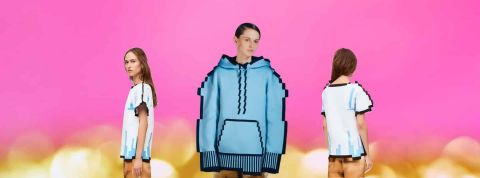 loewe-luxe Trois personnes habillées de la collection Pixels Loewe