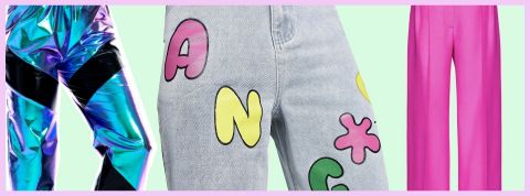 Les pantalons sont les nouveaux hauts Trois paires de pantalons sur un fond vert