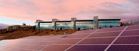 Le monde dépense (enfin) plus dans le solaire que dans la production de pétrole Panneaux solaires sunset