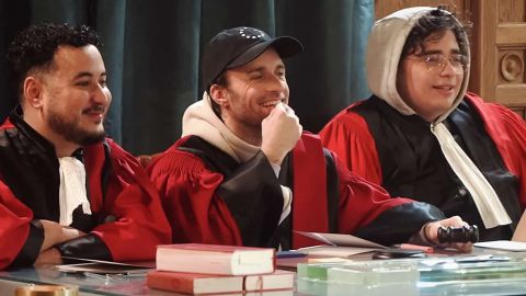 trois streameurs déguisés en juge