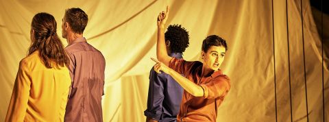 « Dans la mesure de l’impossible » : quand les humanitaires nous ouvrent les frontières du chaos Scène de la pièce « Dans la mesure de l’impossible »