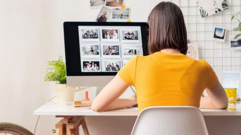 Jeune femme dans un petit studio
