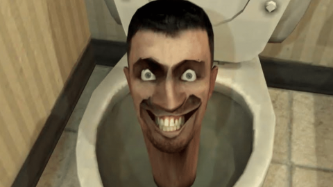 une tête grimaçante qui sort des toilettes