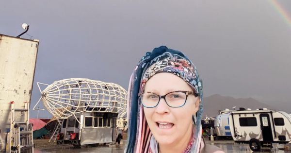 Ebola, brûlures chimiques... : les inondations de Burning Man nourrissent les rumeurs et font rire les internautes