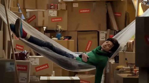 Gaston Lagaffe dormant dans la réserve