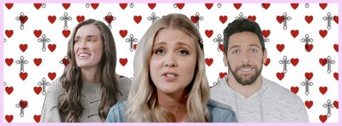 Qui sont les influenceurs fondamentalistes chrétiens ? Deux femmes et un homme sur fond de coeurs rouges