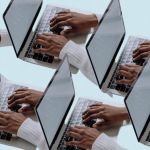 Des mains sur un clavier d'ordi, en répétition de la même image