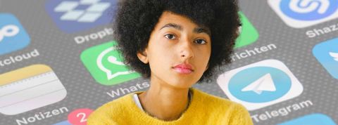 La Gen Z se lasse des applis sociales pour mieux se ruer vers l'e-shopping Une fille blasée des applis