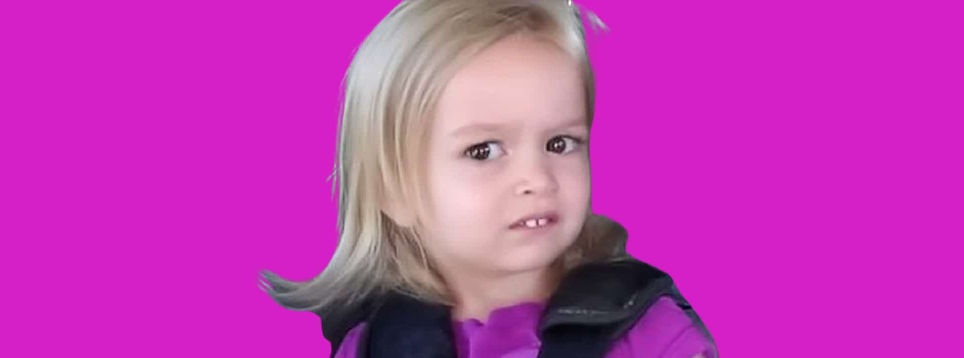 Mème de la petite fille Chloe suspicieuse