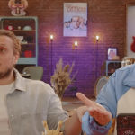 Les deux youtubeurs dans leur nouveau studio