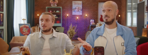 Les deux youtubeurs dans leur nouveau studio