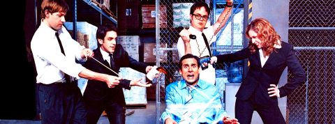 Qui sont les collègues toxiques au travail ?  Homme bloqué sur sa chaise avec du cellophane et ses collègues le chahutant