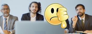 Quatre personnes en visio et un emoji pouce en bas