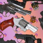 Des armes sur fond aux couleurs d'instagram