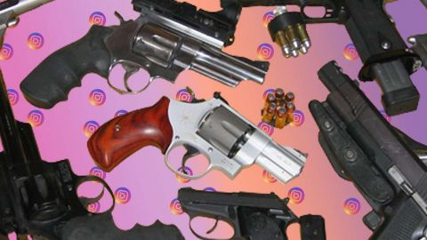 Des armes sur fond aux couleurs d'instagram