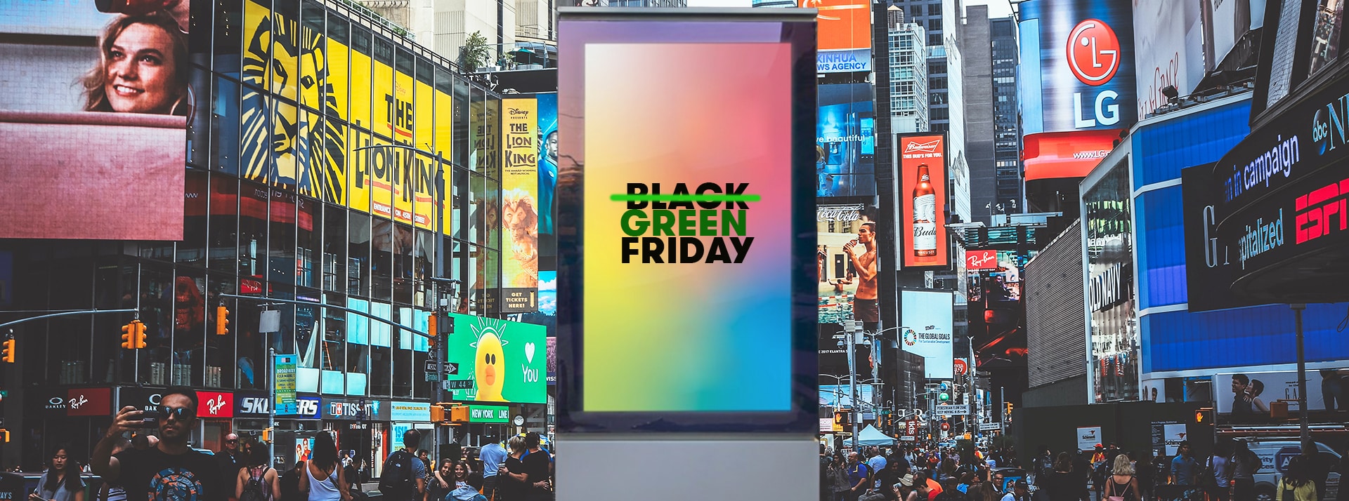 Une aire de shopping avec un panneau qui engage au green friday