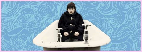 C'est quoi l'automne au bout du rouleau Un garçon dans une baignoire