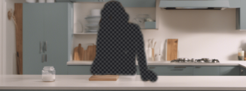 femme invisible une femme à moitié effacées dans une cuisine