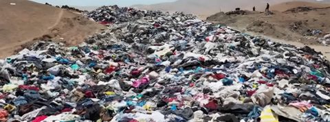 Fast-fashion : et si on arrêtait de prendre le reste du monde pour notre poubelle ? Vêtements désert Chili