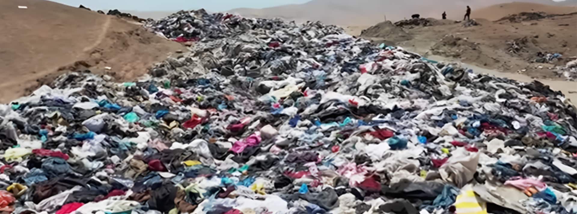 Fast-fashion : et si on arrêtait de prendre le reste du monde pour notre poubelle ? - L'ADN Vêtements désert Chili
