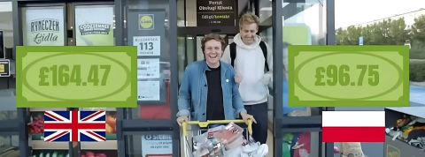 Des YouTubeurs font leurs courses en Pologne et découvrent qu'ils dépensent moins que dans un supermarché britannique Josh Pieters et Archie Manners sortant d'un Lidl avec leur chariot de courses plein