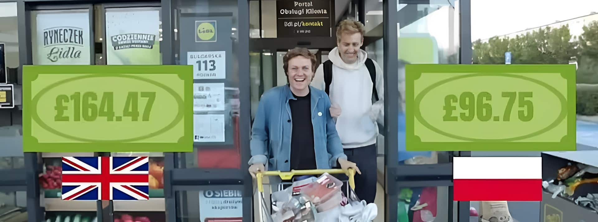 Des YouTubeurs font leurs courses en Pologne et découvrent qu'ils dépensent moins que dans un supermarché britannique - L'ADN Josh Pieters et Archie Manners sortant d'un Lidl avec leur chariot de courses plein