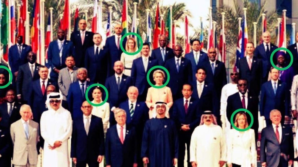 A la COP28, on se demande où sont les femmes, qui représentent la moitié de l'humanité Photo de groupe des dirigeants de la COP28