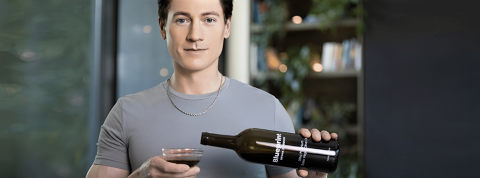 Pourquoi Bryan Johnson énerve les scientifiques Bryan se sert de l'huile d'olive