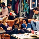 Des amis dans un café