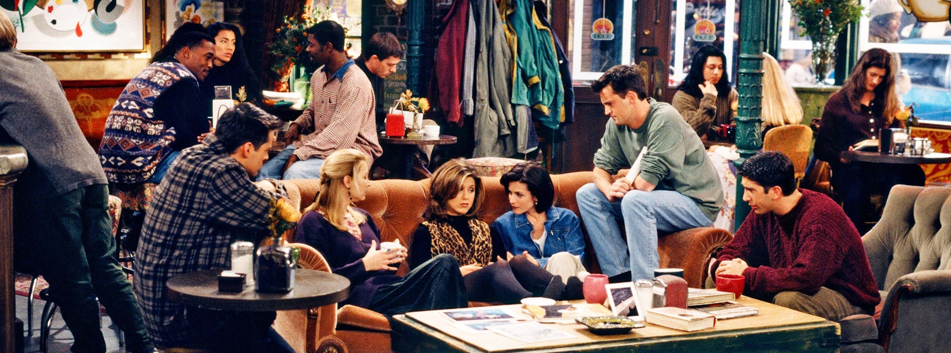 Les tiers-lieux : la clé du bonheur - L'ADN Des amis dans un café
