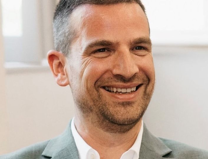 portrait homme souriant