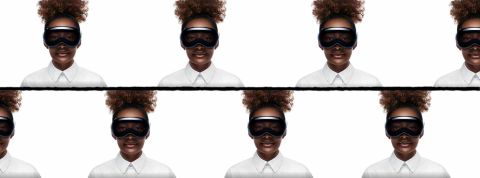 Apple sait que le Vision Pro n’est pas prêt pour le grand public, mais alors pourquoi le lancer ? Une femme métisse avec le masque Apple Vision