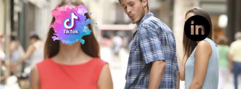 remble LinkedIn, la tiktokisation des contenus professionnels est en cours... Le mème de la fille jalouse que son copain se retourne pour regarder une autre fille