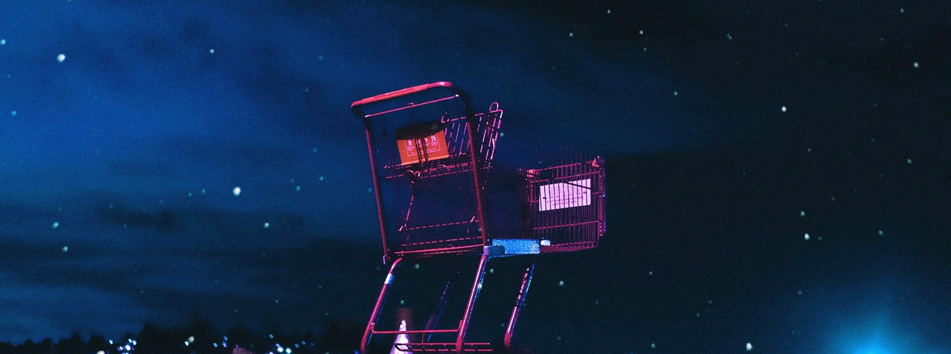 - L'ADN Un caddie vide la nuit sous les étoiles
