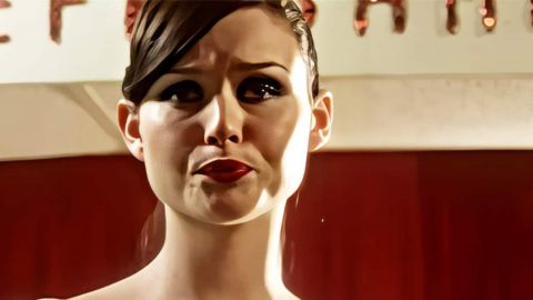 murder_NET le visage en gros plan de Sophie Elis-Bextor